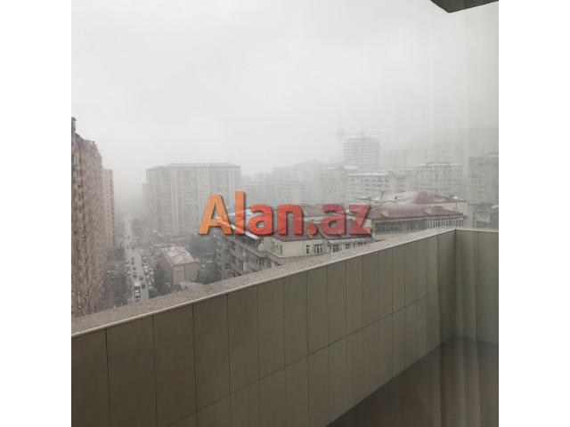 Yeni Yasamal qes. yeni Bravo marketin yani, metroya 2 ostanovka.