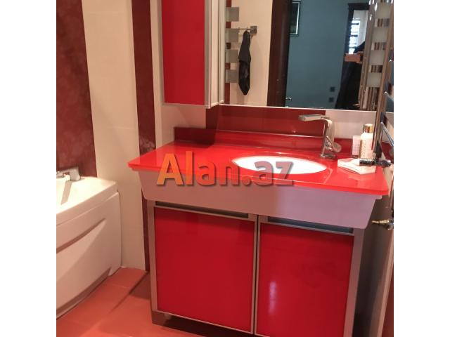 Yeni Yasamal qes. yeni Bravo marketin yani, metroya 2 ostanovka.