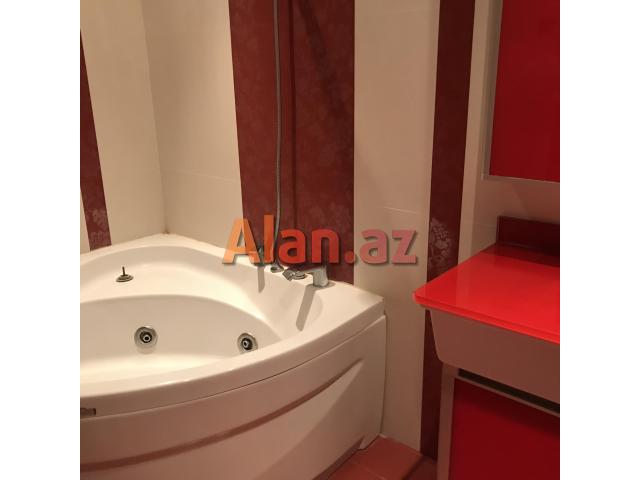 Yeni Yasamal qes. yeni Bravo marketin yani, metroya 2 ostanovka.