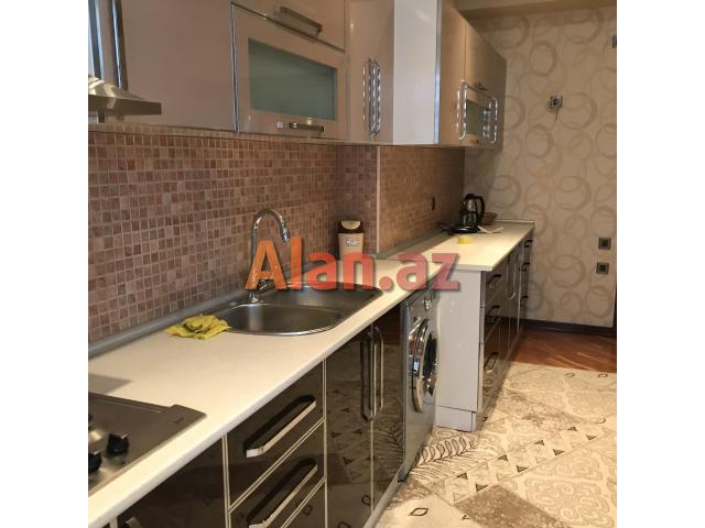 Yeni Yasamal qes. yeni Bravo marketin yani, metroya 2 ostanovka.