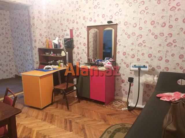 Salona usta teleb olunur