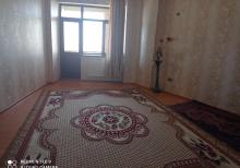 Bakı şəhəri Yeni Saylan yolu 22 Jurnalistlər binasında  3 otaqlı ev satılır