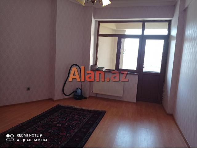 Bakı şəhəri Yeni Saylan yolu 22 Jurnalistlər binasında  3 otaqlı ev satılır