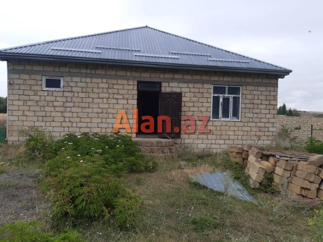 Qubanın Amsar kəndində həyət evi satılır