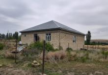 Qubanın Amsar kəndində həyət evi satılır