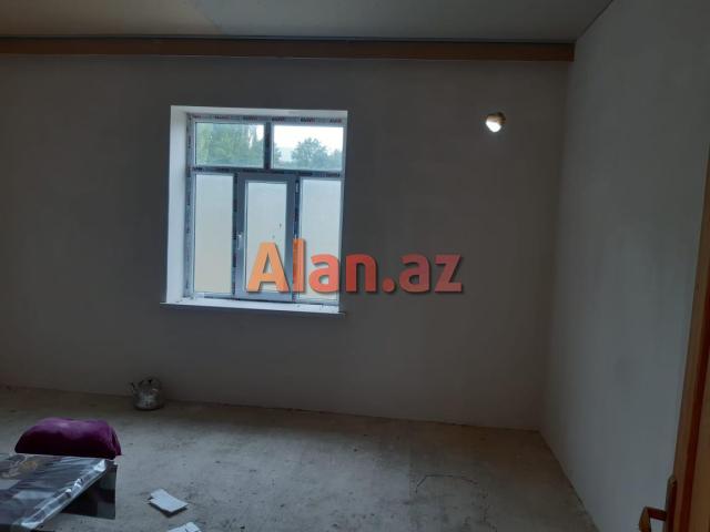 Qubanın Amsar kəndində həyət evi satılır