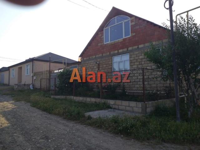 Qubanın Dəvədabanı yaşayış massivində ev satılır