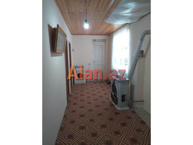 Qubanın Dəvədabanı yaşayış massivində ev satılır