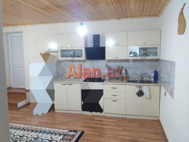 Qubanın Dəvədabanı yaşayış massivində ev satılır