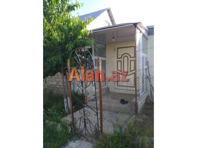 Qubanın Dəvədabanı yaşayış massivində ev satılır