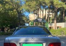Mercedes E-240