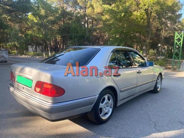 Mercedes E-240