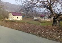 Qubanın Rustov kəndində həyətyanı torpaq sahəsi satılır