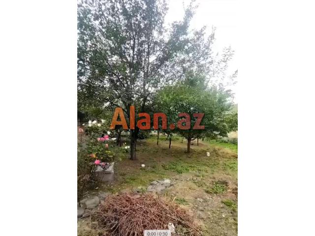 Qebelenin merkezinde torpaq