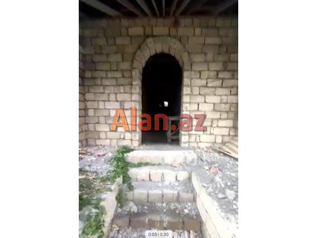 Qebelenin merkezinde torpaq