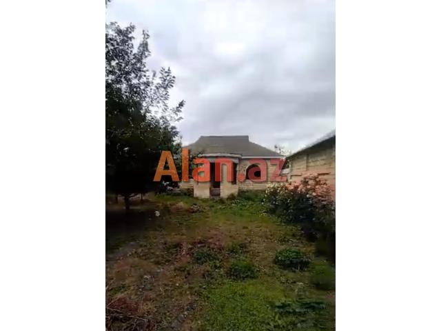 Qebelenin merkezinde torpaq