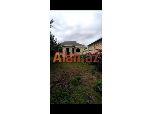 Qebelenin merkezinde torpaq