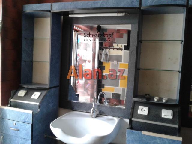 Berber kisi sac kesimleri.Yerin icaresi