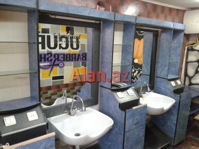 Berber kisi sac kesimleri.Yerin icaresi