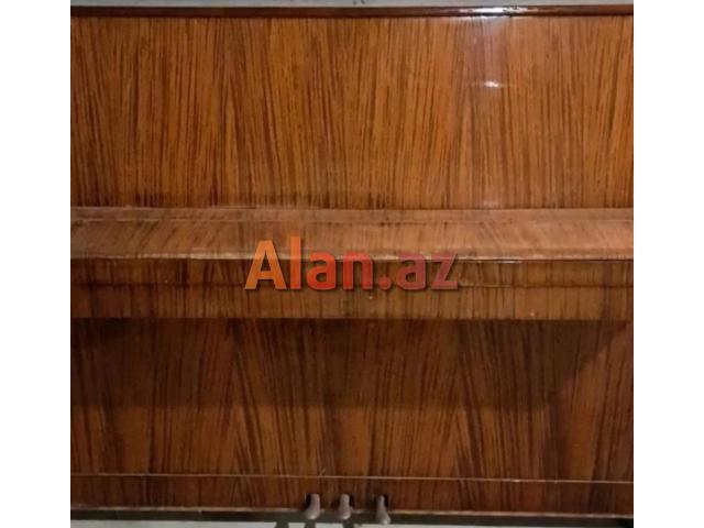 Belarus Pianosu Satılır 3Pedallıdır