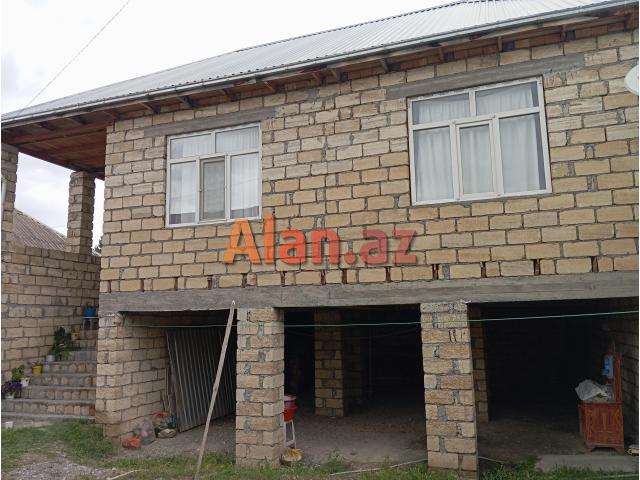 Şəkidə ev satılır