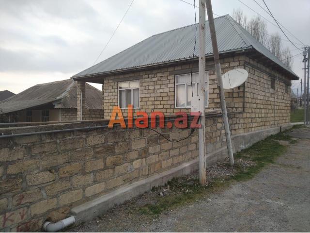 Şəkidə ev satılır