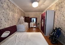 Kohne Gunesli qes. 5 otaqdan 4 otaga duzelme menzil Esyalarla birge satilir.