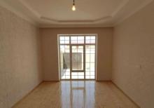 Abşeron r. Ceyranbatan qəs.də ev satılır