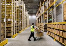 Anbardar tələb olunur