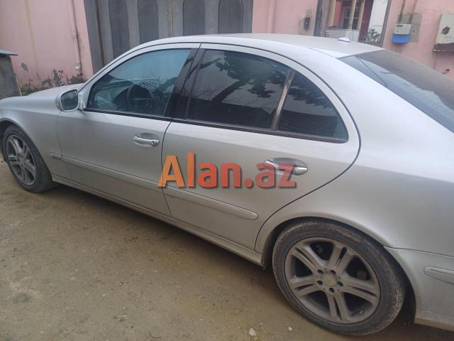 TƏCİLİ MERCEDES BENZ E 200(PANARAMA) SATILIR