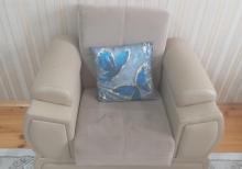 Bir divan iki kreslosu ela yaxsi veziyetdedi bazalidi kocurem deye satiram