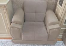 Bir divan iki kreslosu ela yaxsi veziyetdedi bazalidi kocurem deye satiram