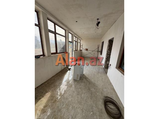 8 otaqlı həyət evi