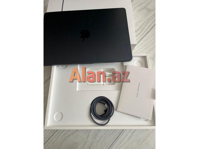 MacBook Air 13.6 Apple M2 (8C CPU/8C GPU), 16GB, 512 GB, Boz Kosmos, (Z15S0) Satilir.
