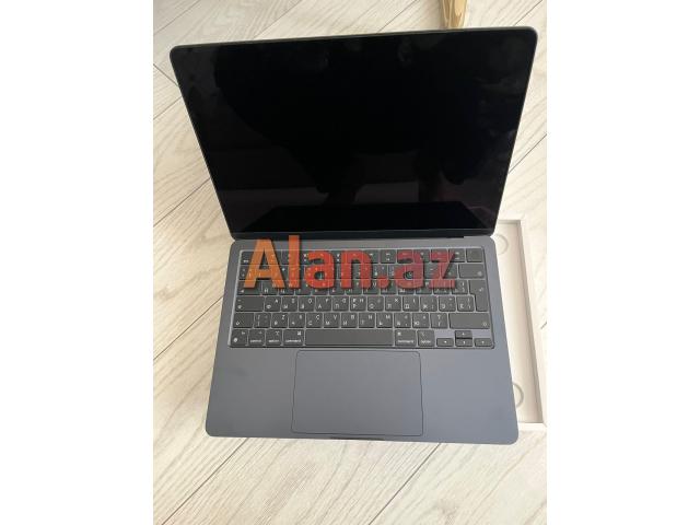 MacBook Air 13.6 Apple M2 (8C CPU/8C GPU), 16GB, 512 GB, Boz Kosmos, (Z15S0) Satilir.
