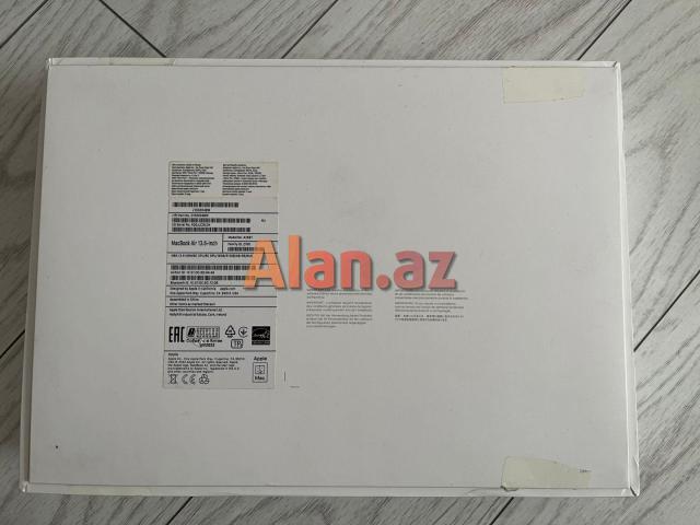 MacBook Air 13.6 Apple M2 (8C CPU/8C GPU), 16GB, 512 GB, Boz Kosmos, (Z15S0) Satilir.