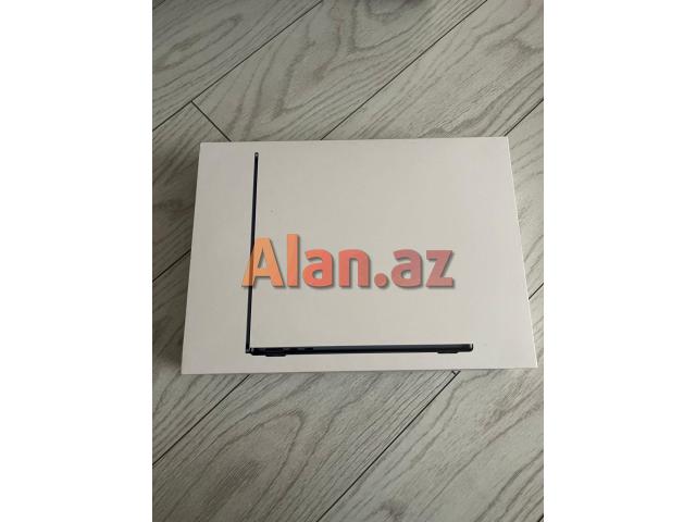 MacBook Air 13.6 Apple M2 (8C CPU/8C GPU), 16GB, 512 GB, Boz Kosmos, (Z15S0) Satilir.