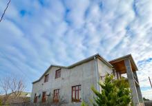 2 mərtəbəli gözəl bağ evi