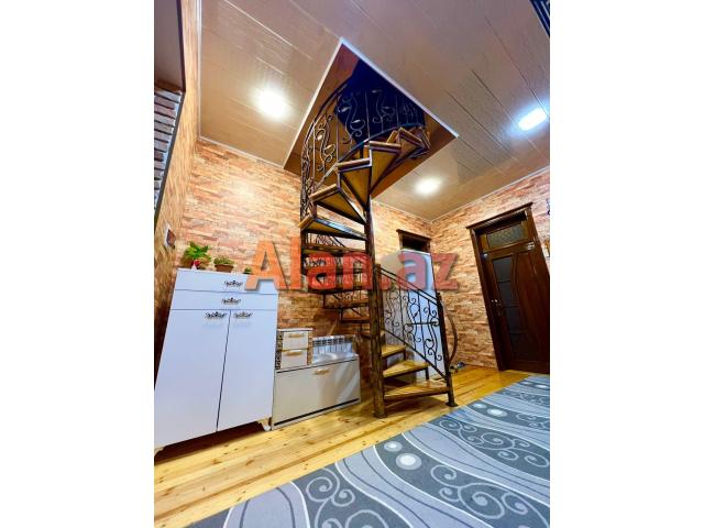 2 mərtəbəli gözəl bağ evi