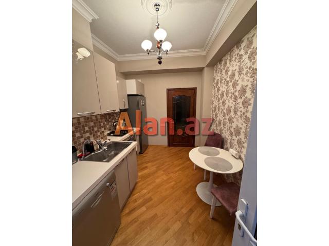 YENİ YASAMALDA 3 otaqlı MƏNZİL və qaraj SATILIR !!!!