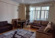 Mərkəzdə 2 otaqlı, tam əşyalı mənzil – 90 kv, birbaşa sahibindən