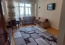 Mərkəzdə 2 otaqlı, tam əşyalı mənzil – 90 kv, birbaşa sahibindən