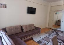 Mərkəzdə 2 otaqlı, tam əşyalı mənzil – 90 kv, birbaşa sahibindən