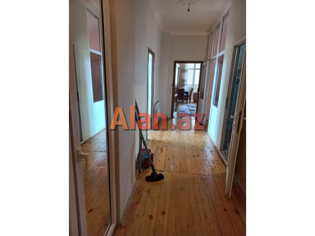 Mərkəzdə 2 otaqlı, tam əşyalı mənzil – 90 kv, birbaşa sahibindən