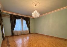 8 ci mkr 5 otaqlı mənzil satılır