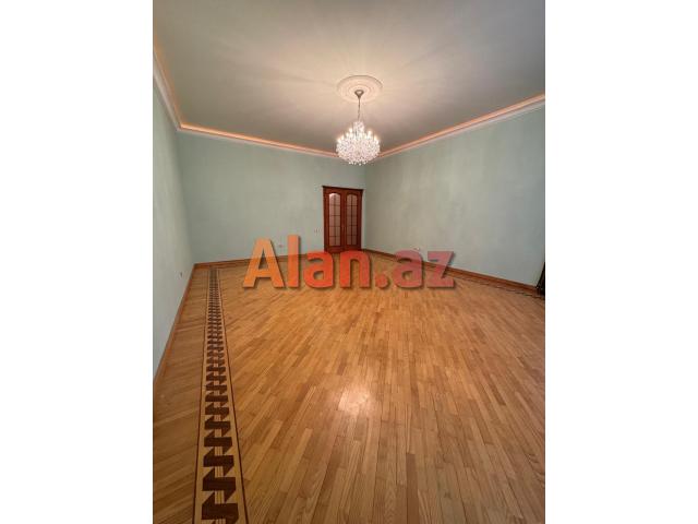 8 ci mkr 5 otaqlı mənzil satılır