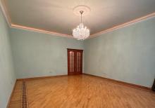 8 ci mkr 5 otaqlı mənzil satılır