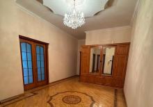 8 ci mkr 5 otaqlı mənzil satılır