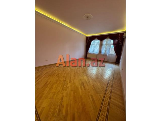 8 ci mkr 5 otaqlı mənzil satılır