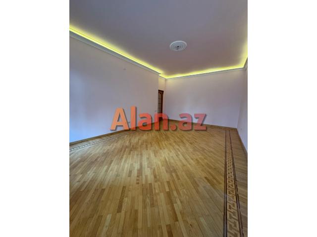 8 ci mkr 5 otaqlı mənzil satılır